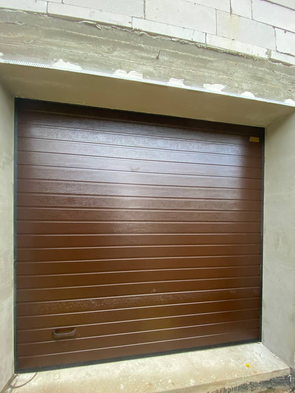 1 Гаражные секционные ворота серии Alutech Prestige 1750x1750